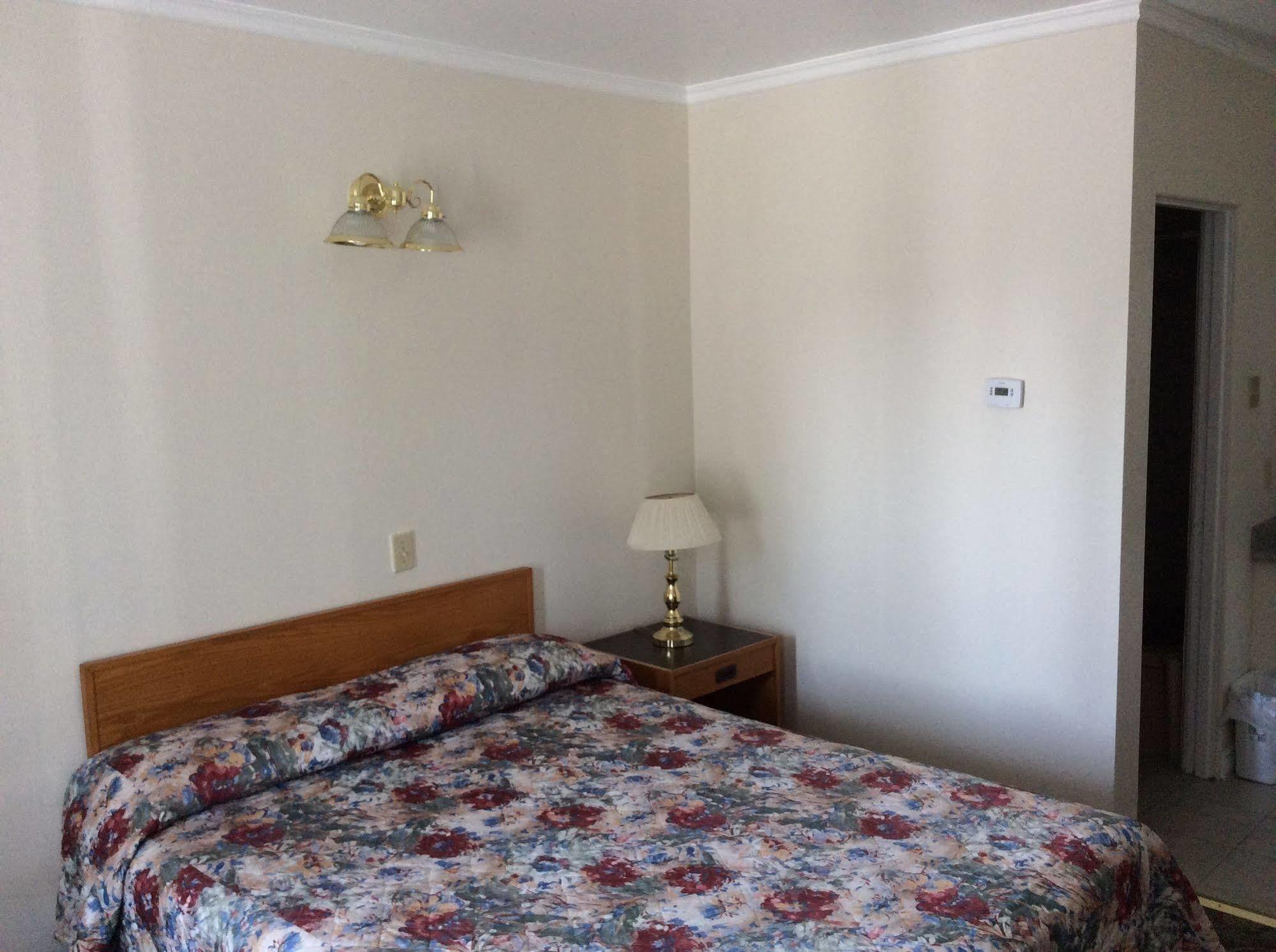 Embassy Motel Kingston Zewnętrze zdjęcie