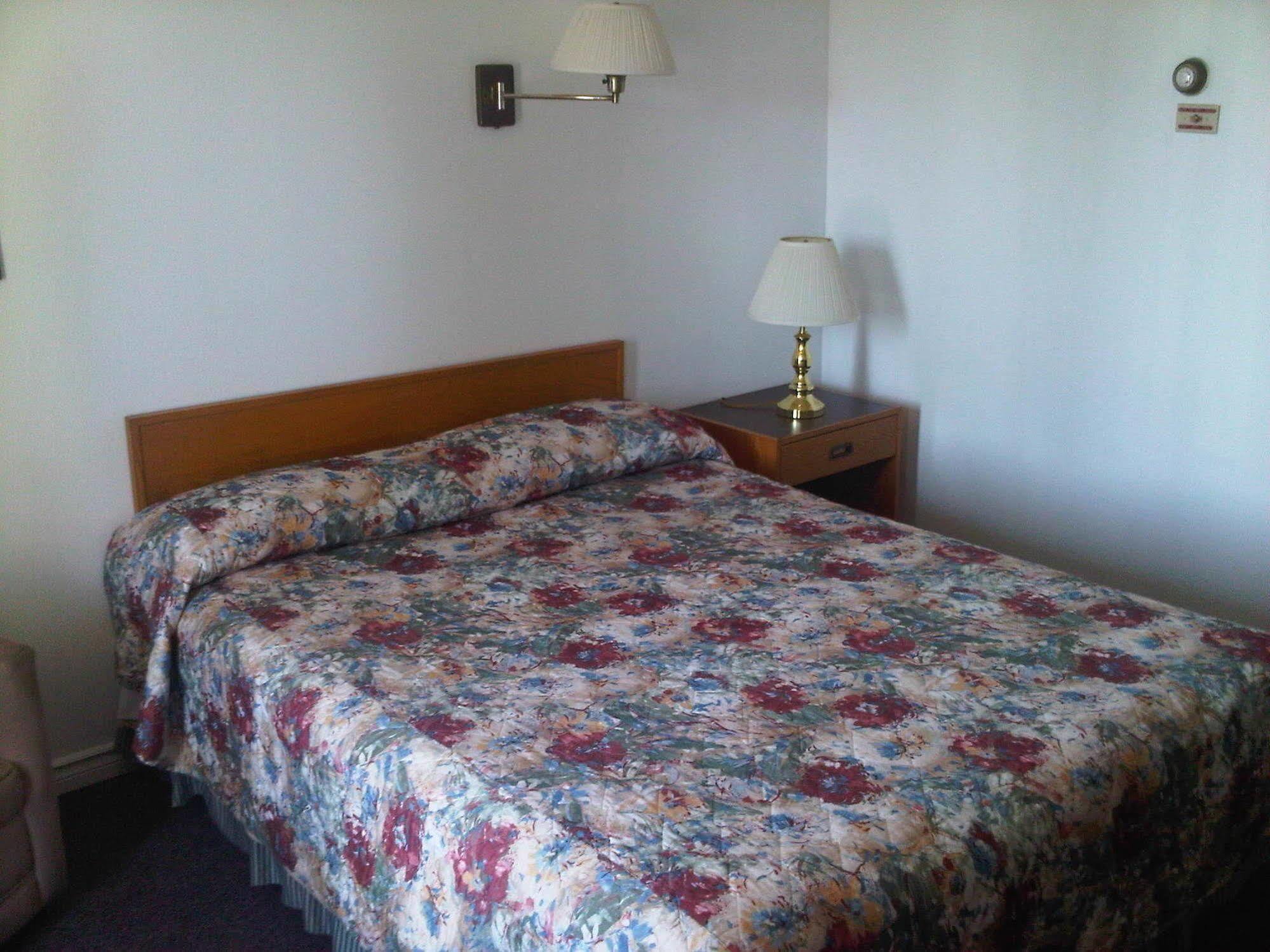 Embassy Motel Kingston Zewnętrze zdjęcie