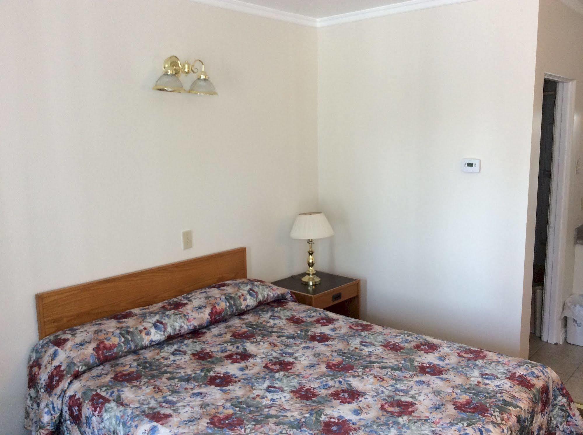 Embassy Motel Kingston Zewnętrze zdjęcie